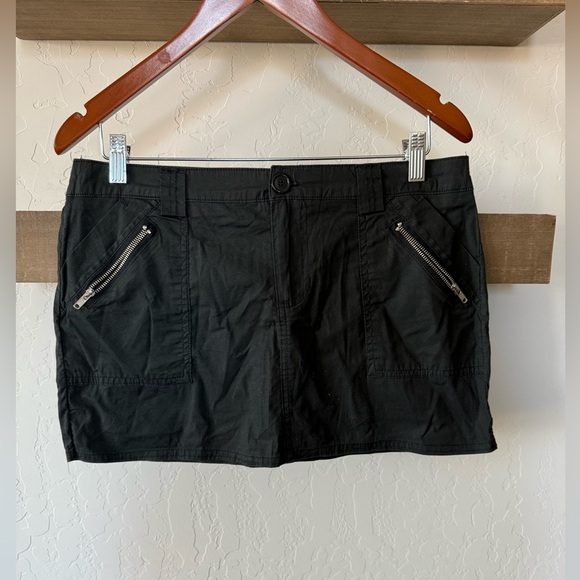 Guess Vintage|Black y2k Mini micro Skirt with Zipper Pockets,moto style••size 30 - Picture 2 of 7